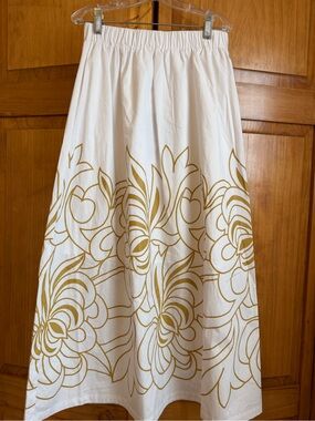Avec Les Filles White Maxi Skirt with Gold Floral Motif